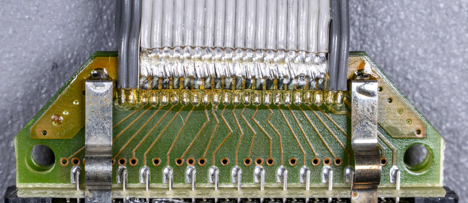 Agilent Logic Analyzer cable teardown photos